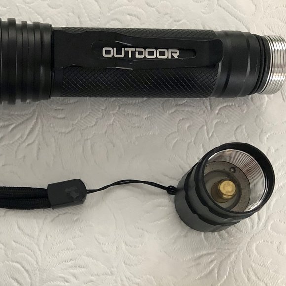 Vander LED Outdoor Handheld Flashlight - Picture 5 of 5